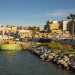 Un panorama che rivela la vera anima di questo disordinato e popolare quartiere, da sempre un po isolato dal resto di Bari, ma affacciato sullintenso blu del mare Adriatico